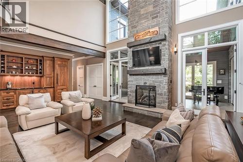 253 Rossmore Boulevard, Burlington, ON - Indoor Photo Showing Living Room With Fireplace