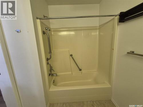 10 Pearl Avenue, Killaly, SK - Indoor Photo Showing Bathroom