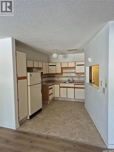 10 Pearl Avenue, Killaly, SK - Indoor Photo Showing Kitchen