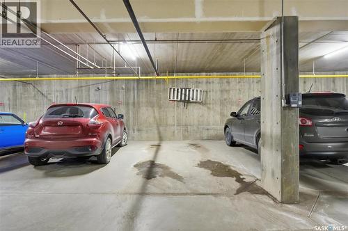 203 914 Heritage View, Saskatoon, SK - Indoor Photo Showing Garage