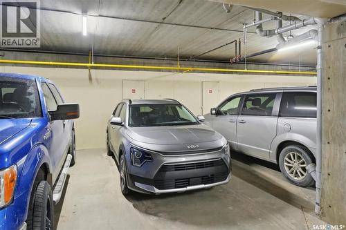203 914 Heritage View, Saskatoon, SK - Indoor Photo Showing Garage