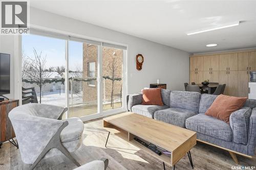203 914 Heritage View, Saskatoon, SK - Indoor Photo Showing Living Room