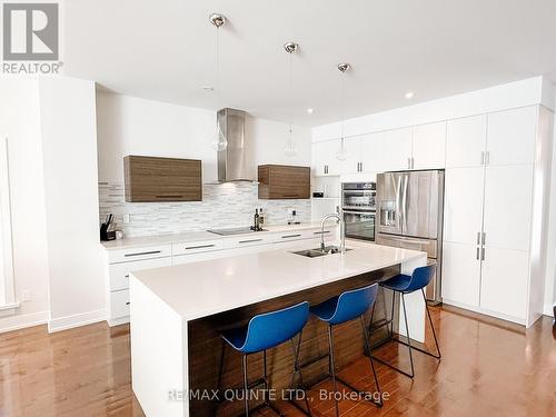 362 Roosevelt Avenue, Ottawa, ON - Indoor Photo Showing Kitchen With Upgraded Kitchen
