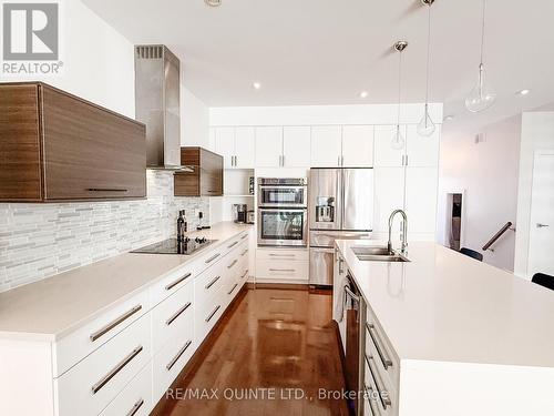 362 Roosevelt Avenue, Ottawa, ON - Indoor Photo Showing Kitchen With Double Sink With Upgraded Kitchen