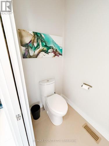 362 Roosevelt Avenue, Ottawa, ON - Indoor Photo Showing Bathroom