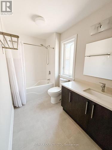 362 Roosevelt Avenue, Ottawa, ON - Indoor Photo Showing Bathroom