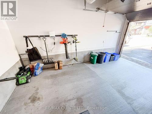 362 Roosevelt Avenue, Ottawa, ON - Indoor Photo Showing Garage