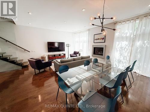362 Roosevelt Avenue, Ottawa, ON - Indoor With Fireplace