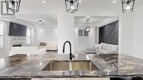 2885 Foxden Square, Pickering, ON - Indoor Photo Showing Kitchen With Upgraded Kitchen