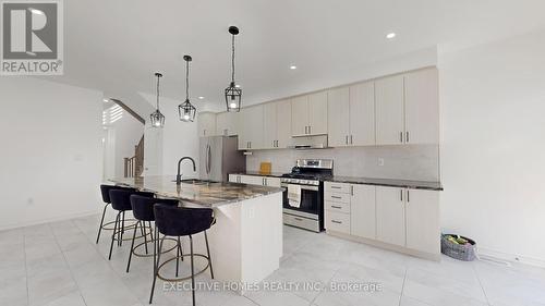 2885 Foxden Square, Pickering, ON - Indoor Photo Showing Kitchen With Upgraded Kitchen