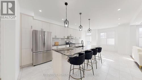 2885 Foxden Square, Pickering, ON - Indoor Photo Showing Kitchen With Upgraded Kitchen