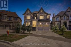 19 PETROLIA COURT Richmond Hill, ON L4C 0C2