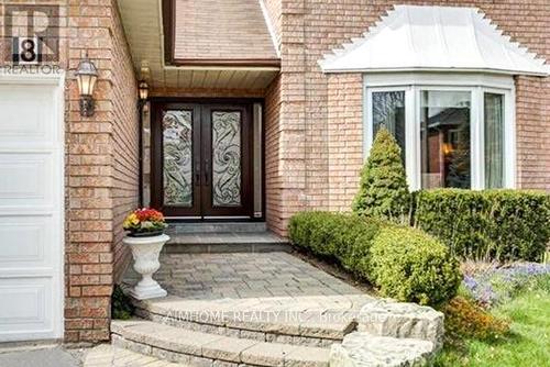 8 Cygnus Drive, Richmond Hill, ON - Outdoor