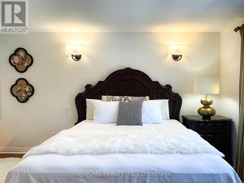 8 Cygnus Drive, Richmond Hill, ON - Indoor Photo Showing Bedroom