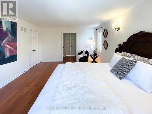 8 Cygnus Drive, Richmond Hill, ON - Indoor Photo Showing Bedroom