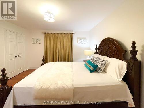 8 Cygnus Drive, Richmond Hill, ON - Indoor Photo Showing Bedroom