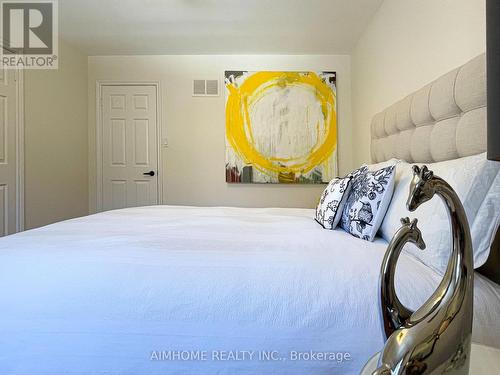 8 Cygnus Drive, Richmond Hill, ON - Indoor Photo Showing Bedroom