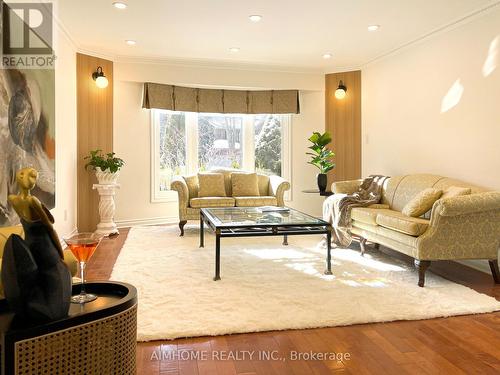 8 Cygnus Drive, Richmond Hill, ON - Indoor Photo Showing Other Room