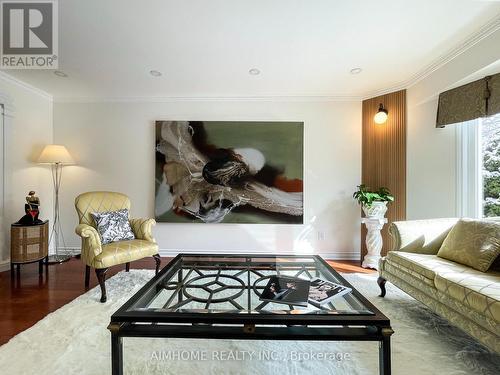 8 Cygnus Drive, Richmond Hill, ON - Indoor Photo Showing Living Room
