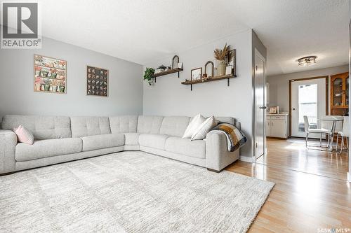 118 Shea Crescent, Saskatoon, SK - Indoor Photo Showing Living Room