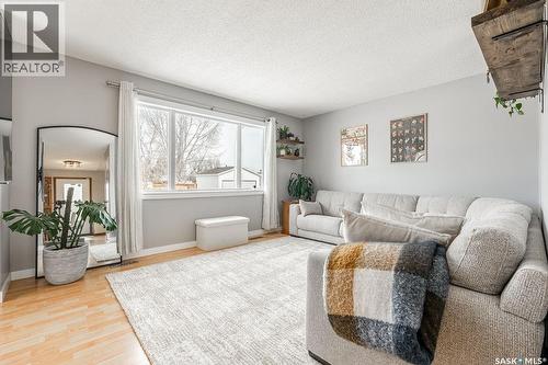 118 Shea Crescent, Saskatoon, SK - Indoor Photo Showing Living Room