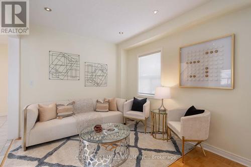 5869 Yachtsman Cross, Mississauga, ON - Indoor Photo Showing Living Room