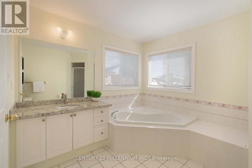 5869 Yachtsman Cross, Mississauga, ON - Indoor Photo Showing Bathroom