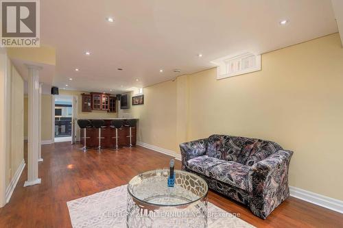 5869 Yachtsman Cross, Mississauga, ON - Indoor Photo Showing Living Room