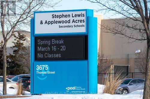 5869 Yachtsman Cross, Mississauga, ON - Outdoor