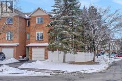 1 ROTHBURY CRESCENT  Ottawa, ON K1K 4N4