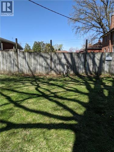 View of fenced yard - 270 East 43Rd Street, Hamilton, ON 