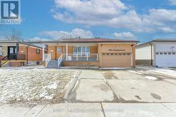 7566 LOCKINGTON CRESCENT  Mississauga, ON L4T 2V5