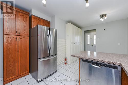 7566 Lockington Crescent, Mississauga, ON - Indoor Photo Showing Kitchen