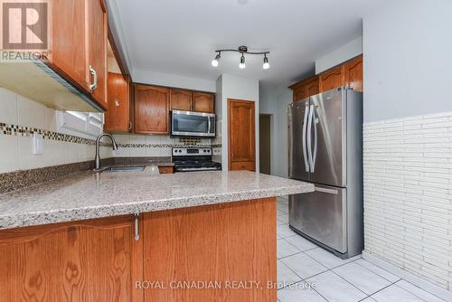 7566 Lockington Crescent, Mississauga, ON - Indoor Photo Showing Kitchen