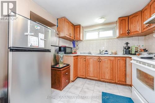 7566 Lockington Crescent, Mississauga, ON - Indoor Photo Showing Kitchen