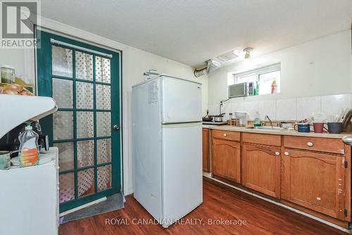 7566 Lockington Crescent, Mississauga, ON - Indoor Photo Showing Kitchen