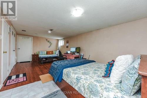 7566 Lockington Crescent, Mississauga, ON - Indoor Photo Showing Bedroom