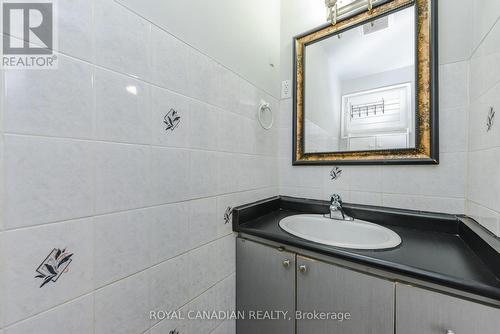 7566 Lockington Crescent, Mississauga, ON - Indoor Photo Showing Bathroom