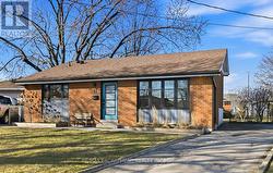 11 SANDLYN COURT  Hamilton, ON L8H 2R4