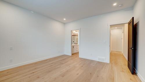 2244 Valleyview Drive, Kamloops, BC - Indoor Photo Showing Other Room