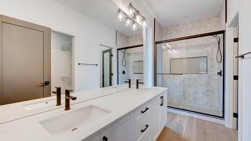 2244 Valleyview Drive, Kamloops, BC - Indoor Photo Showing Bathroom