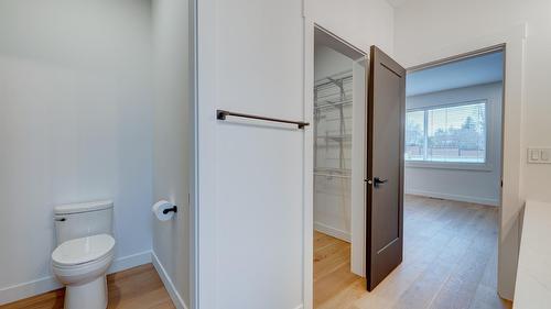 2244 Valleyview Drive, Kamloops, BC - Indoor Photo Showing Bathroom