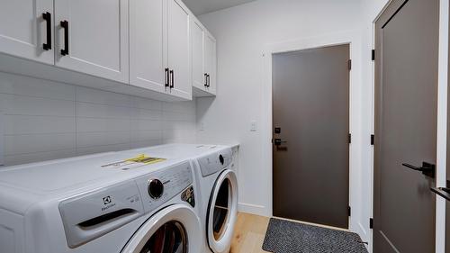 2244 Valleyview Drive, Kamloops, BC - Indoor Photo Showing Laundry Room