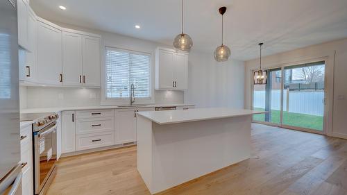 2244 Valleyview Drive, Kamloops, BC - Indoor Photo Showing Kitchen With Upgraded Kitchen
