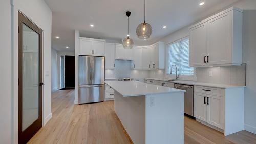 2244 Valleyview Drive, Kamloops, BC - Indoor Photo Showing Kitchen With Stainless Steel Kitchen With Upgraded Kitchen