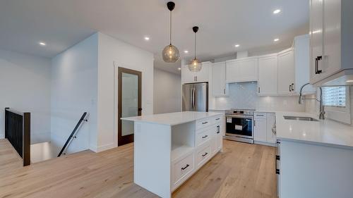 2244 Valleyview Drive, Kamloops, BC - Indoor Photo Showing Kitchen With Upgraded Kitchen
