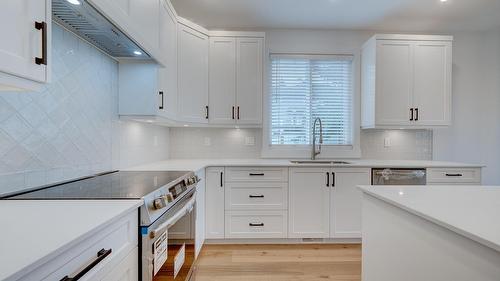 2244 Valleyview Drive, Kamloops, BC - Indoor Photo Showing Kitchen