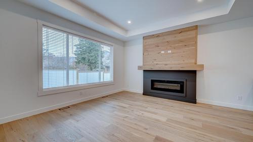 2244 Valleyview Drive, Kamloops, BC - Indoor Photo Showing Living Room With Fireplace