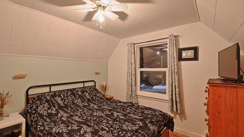 709 5Th Avenue, Kimberley, BC - Indoor Photo Showing Bedroom