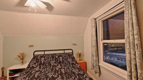 709 5Th Avenue, Kimberley, BC - Indoor Photo Showing Bedroom